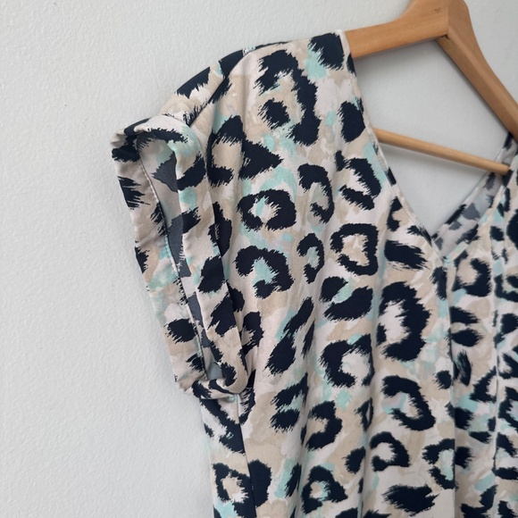 Juicy couture V-neck tie front blouse - Picture 4 of 6